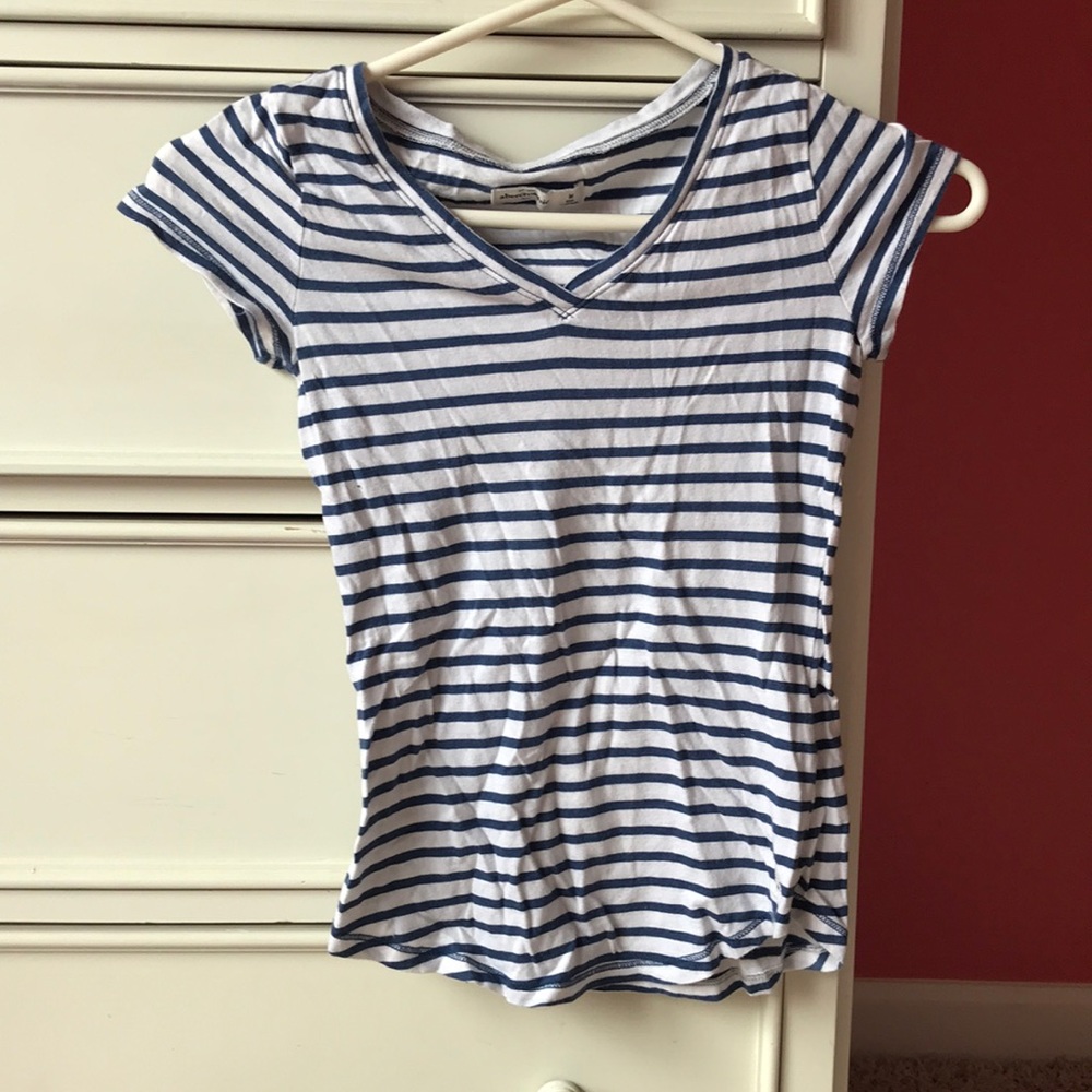 Abercrombie Kids v neck t shirt